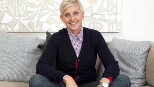 艾伦DeGeneres微笑壁纸