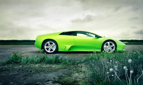 令人敬畏的绿色汽车壁纸
