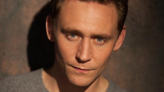 汤姆Hiddleston面壁纸