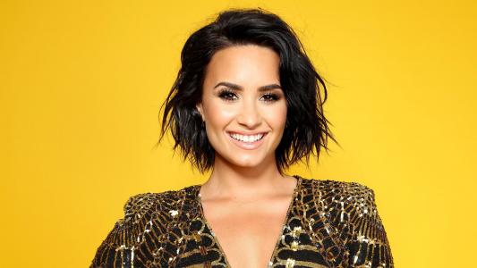 黛咪Lovato微笑壁纸背景