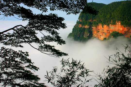 山岭雾色景观图片