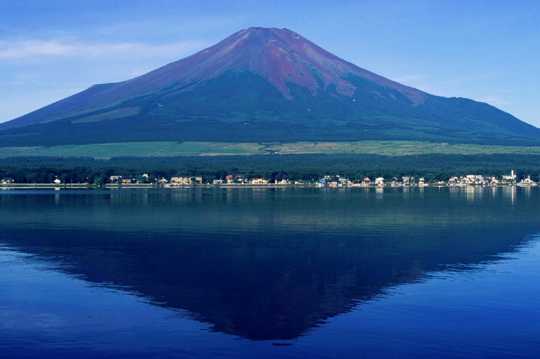 富士山倒影图片