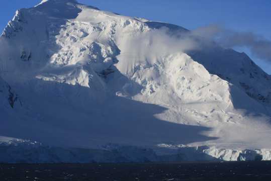 南极上的冰川景象图片