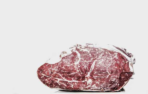 绯红色的牛肉图片