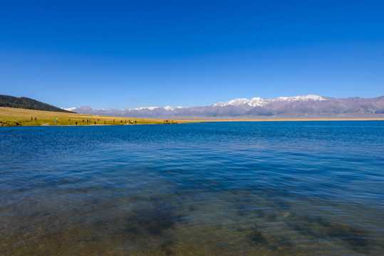 新疆漂亮的仙境赛里木湖景色图片