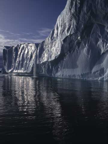 海洋中的冰山图片