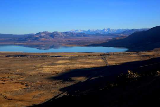 大自然湖水景象图片