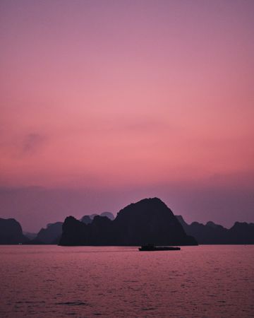 紫色残阳山川景致图片