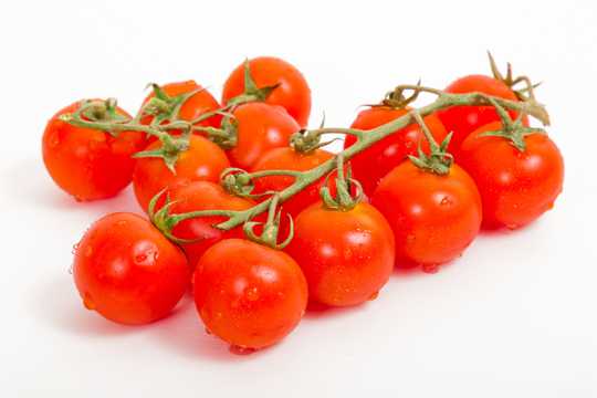新鲜的红番茄图片