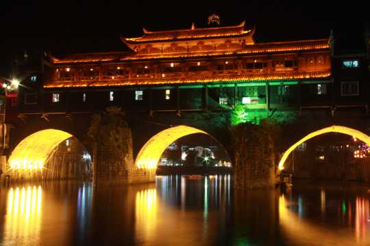 湖南湘西凤凰古城夜景图片
