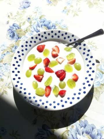 草莓葡萄酸奶图片