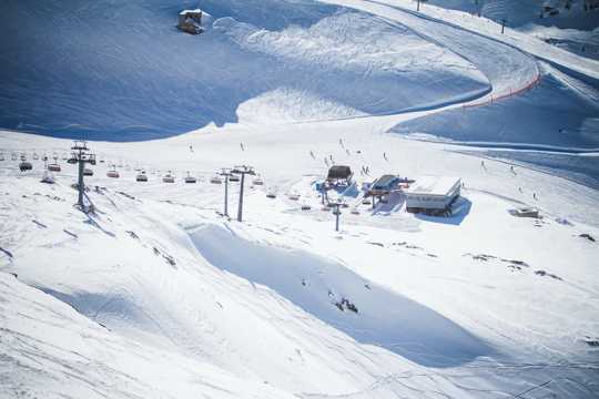 冬季滑雪场雪景图片