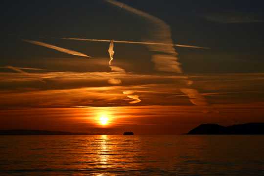 海平面夕照黄昏景观图片