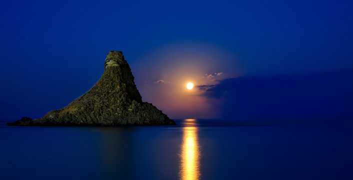 西西里海岛夜色图片