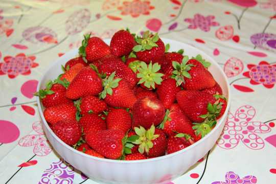 嫣红水果草莓图片
