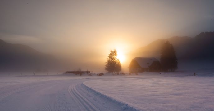 冬日朝阳风光图片