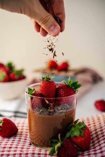 手工自制巧克力草莓奶昔图片