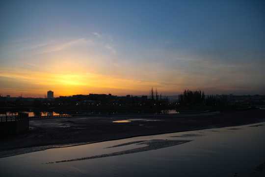 新疆喀什黄昏景色图片