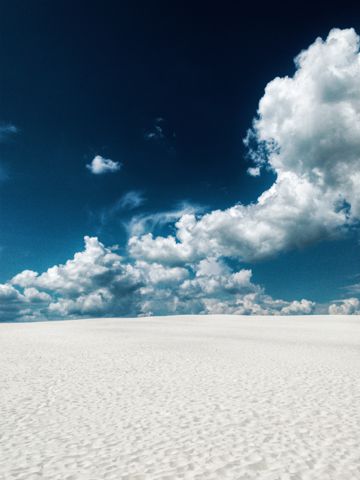 蓝天云朵白色大漠图片