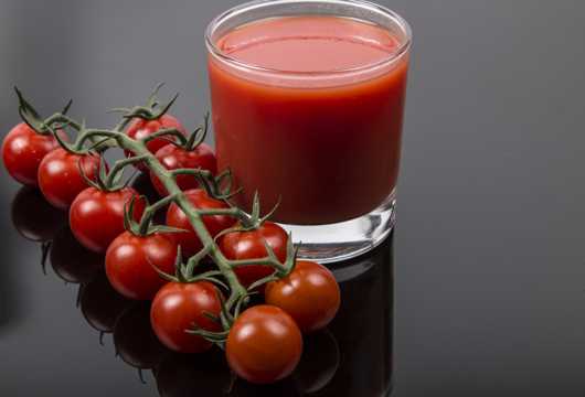 鲜榨的西红柿汁