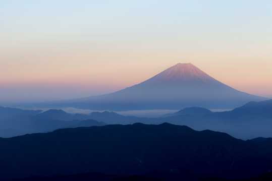 早晨的富士山图片