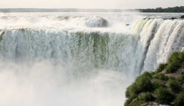 气派磅礴的巴西伊瓜苏大瀑布自然风光图片