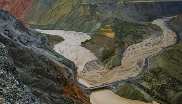 新疆安集海大峡谷景物图片