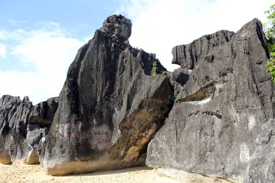 巨大的岩石拍照图片