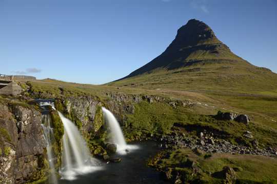 冰岛草帽山图片
