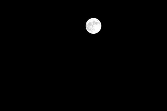 夜空圆月图片