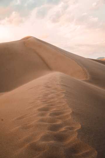 荒漠沙堆拍摄图片