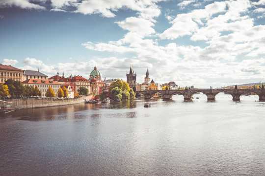 布拉格伏尔塔瓦河唯美图片