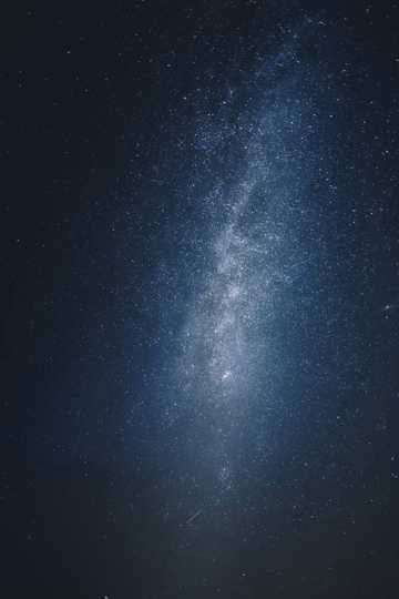 深色星空银河系夜空图片