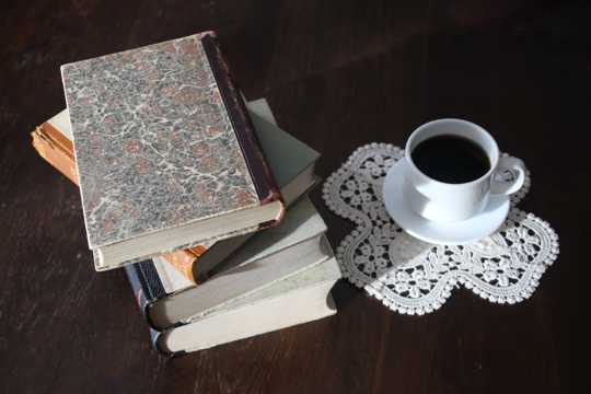 书籍和下午茶图片