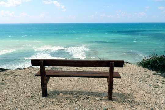 海滨长椅图片