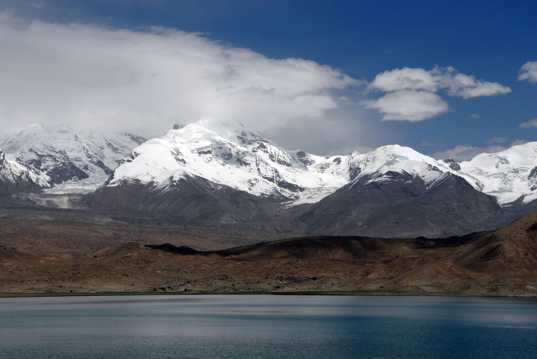 新疆公格尔峰光景图片