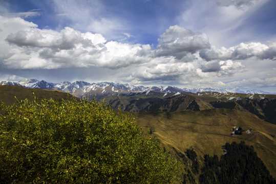新疆天山乔尔玛景象图片