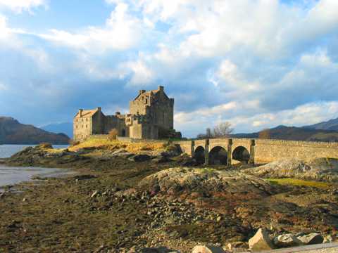古老的苏格兰艾琳多南堡建筑景象图片