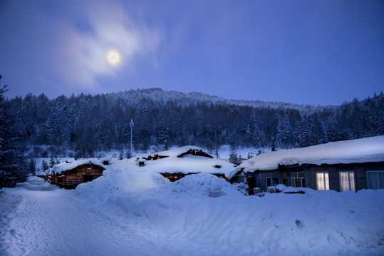 童话般的雪乡晨光自然景色图片