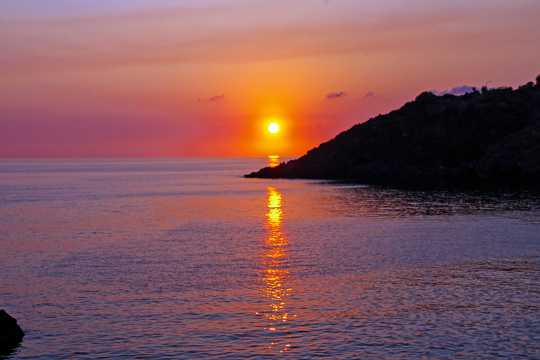 勒尼安海夕阳景色图片