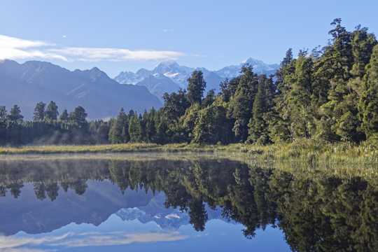 新西兰高山河流图片